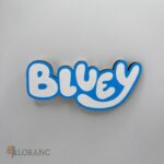 dekorácia na tortu/magnetka – nápis Bluey